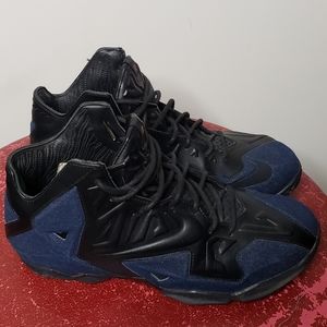 NIKE King James basketball shoe